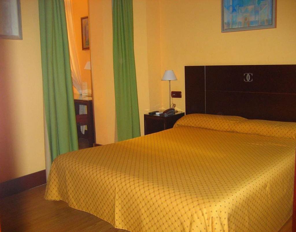Carlos V Hotel *
