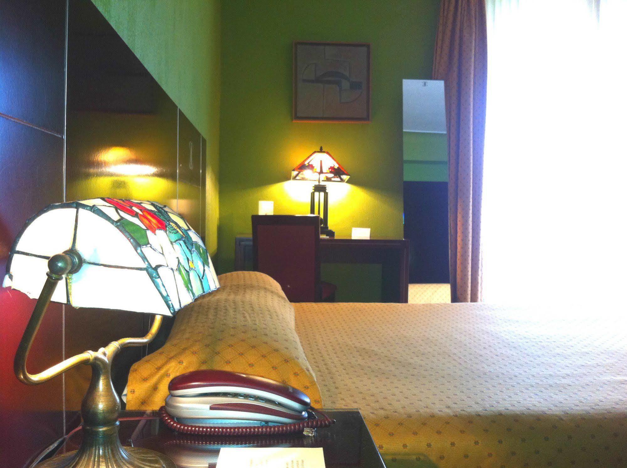 Carlos V Hotel *