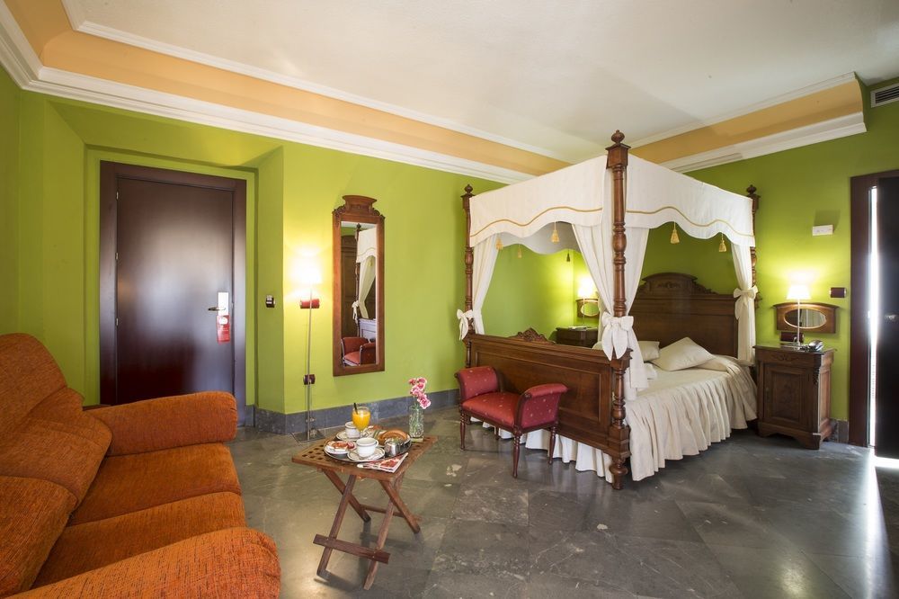 Carlos V Hotel